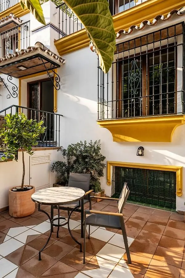 Bed & Breakfast Tadawn Literary Coliving Bed and Breakfast Estepona